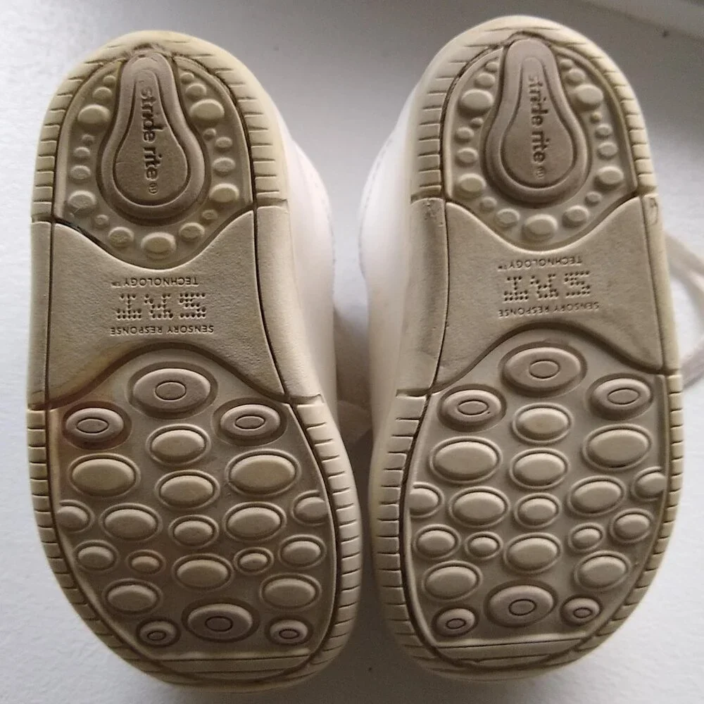 Strike Rite shoes size 5.5 White used